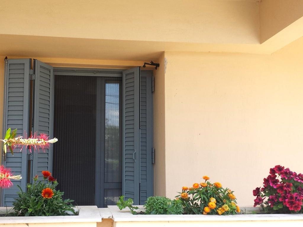 Zach'S House Nea Roda Exterior foto